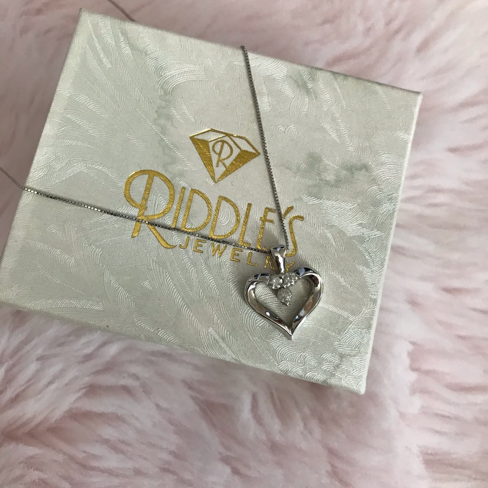 14K White Gold Heart Pendant Necklace